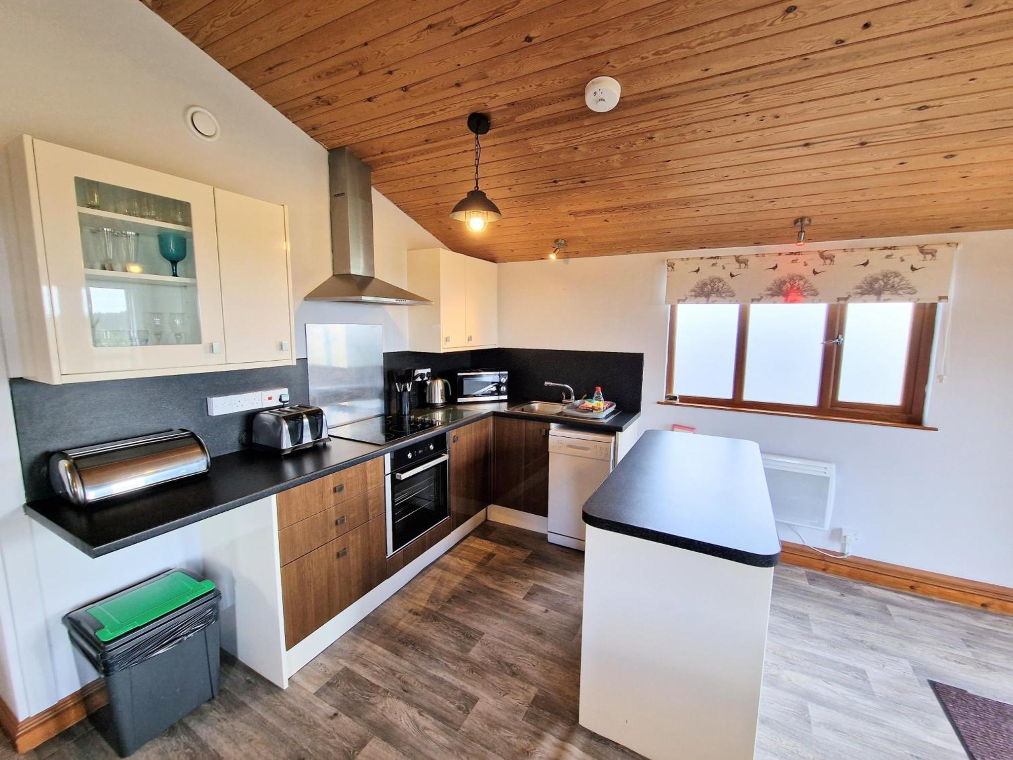 Kelty Ochil 8 With Private Hot Tub - Fife - Loch Leven - Lomond Hills 빌라 외부 사진