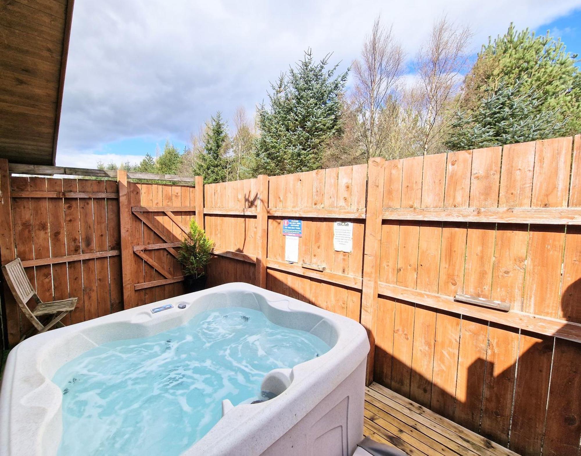 Kelty Ochil 8 With Private Hot Tub - Fife - Loch Leven - Lomond Hills 빌라 외부 사진