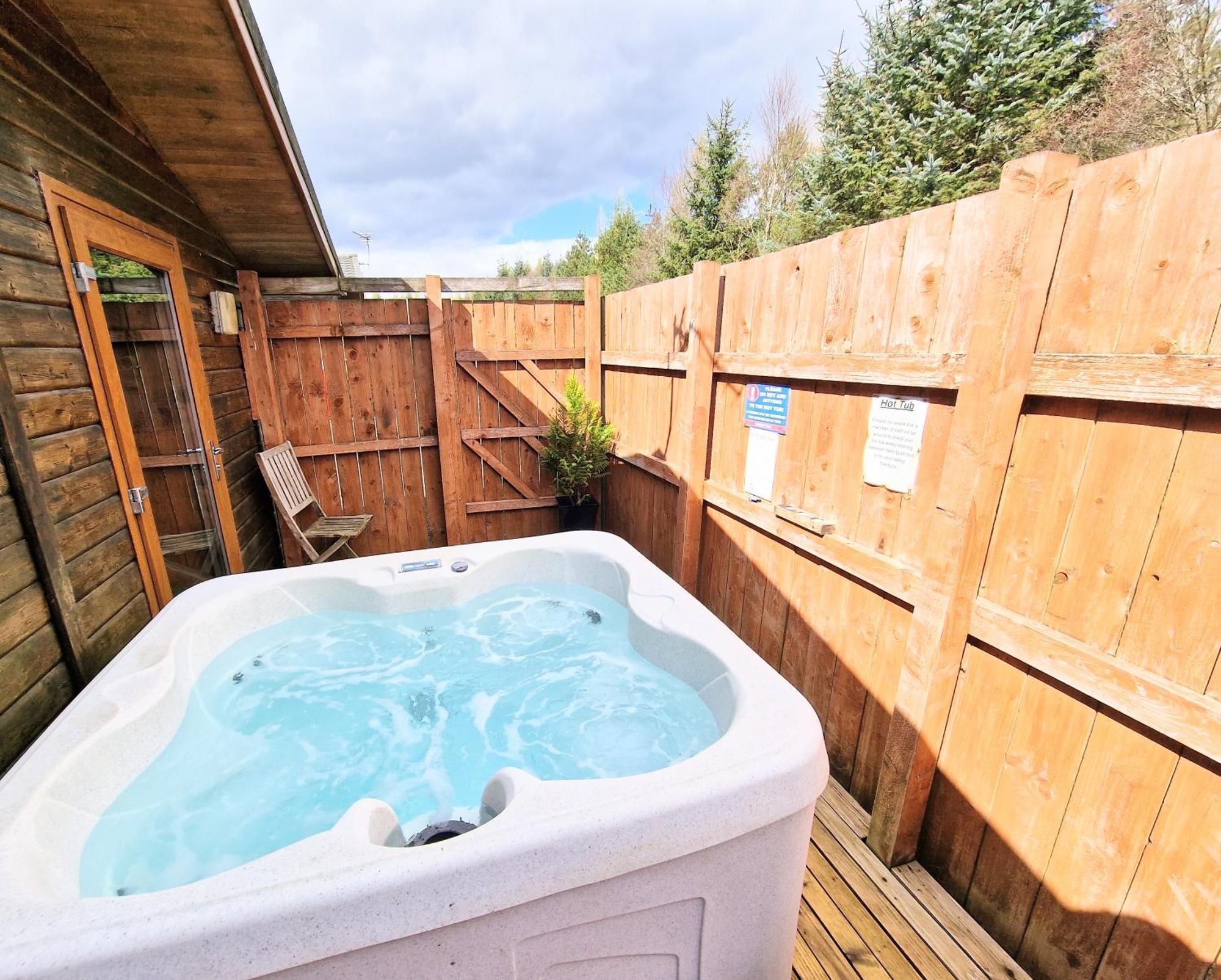 Kelty Ochil 8 With Private Hot Tub - Fife - Loch Leven - Lomond Hills 빌라 외부 사진